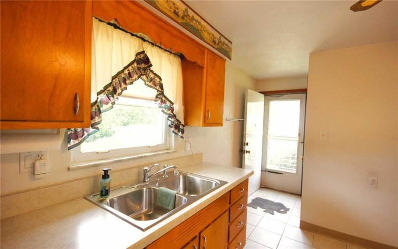 24 Magee Drive, Jeannette, 15644, 3 Bedrooms Bedrooms, 7 Rooms Rooms,1 BathroomBathrooms,Residential,For Sale,Magee Drive,1700674
