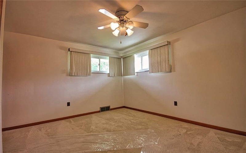 24 Magee Drive, Jeannette, 15644, 3 Bedrooms Bedrooms, 7 Rooms Rooms,1 BathroomBathrooms,Residential,For Sale,Magee Drive,1700674