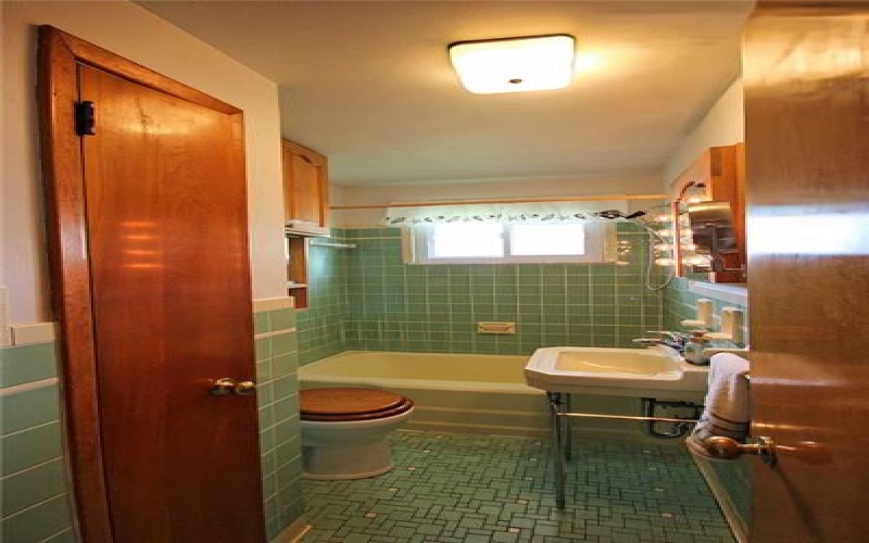 24 Magee Drive, Jeannette, 15644, 3 Bedrooms Bedrooms, 7 Rooms Rooms,1 BathroomBathrooms,Residential,For Sale,Magee Drive,1700674