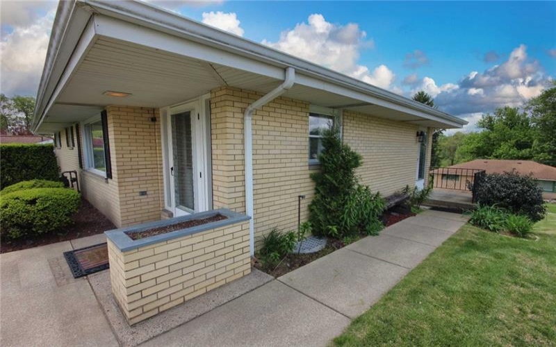 24 Magee Drive, Jeannette, 15644, 3 Bedrooms Bedrooms, 7 Rooms Rooms,1 BathroomBathrooms,Residential,For Sale,Magee Drive,1700674
