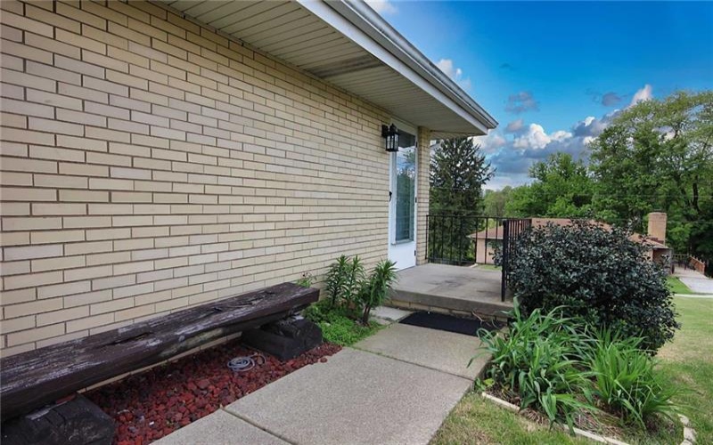24 Magee Drive, Jeannette, 15644, 3 Bedrooms Bedrooms, 7 Rooms Rooms,1 BathroomBathrooms,Residential,For Sale,Magee Drive,1700674