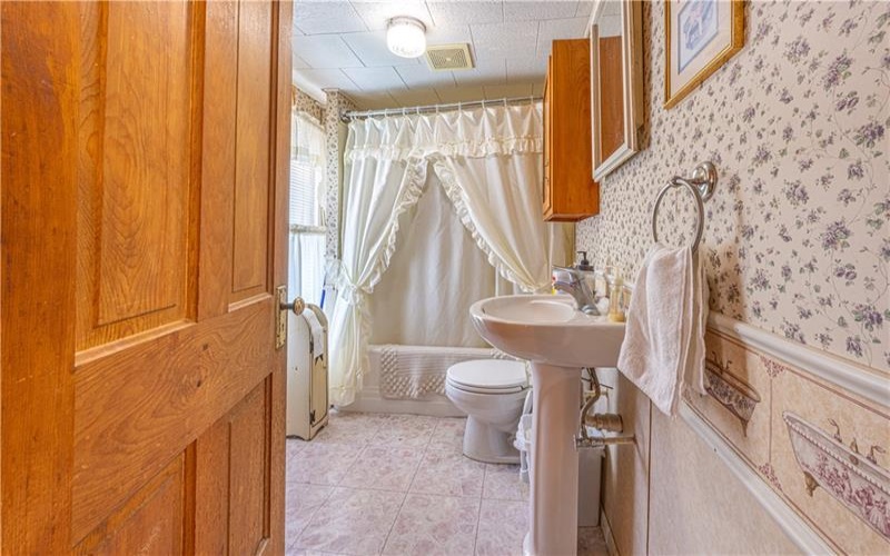 135 Oak Forest Rd, Brave, 15316, 3 Bedrooms Bedrooms, ,1 BathroomBathrooms,Residential,For Sale,Oak Forest Rd,1700778