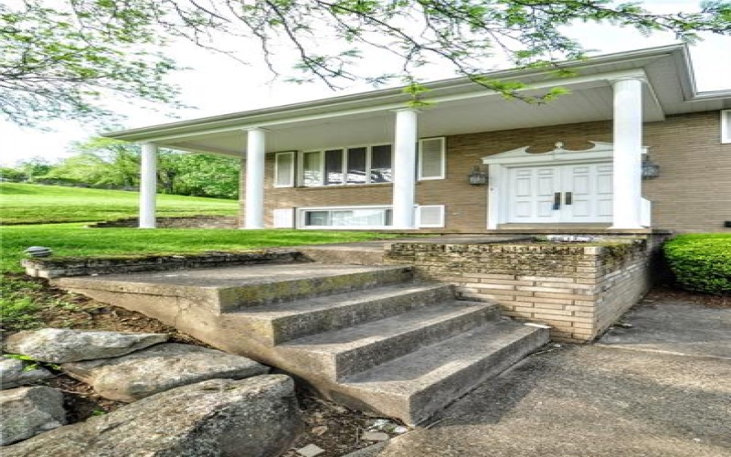 130 Fairfield Dr, Monessen, 15062, 3 Bedrooms Bedrooms, 9 Rooms Rooms,2.1 BathroomsBathrooms,Residential,For Sale,Fairfield Dr,1700824