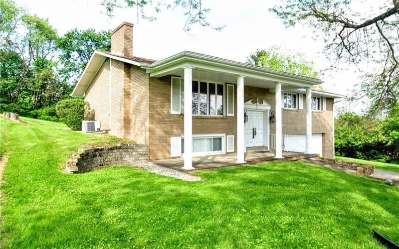 130 Fairfield Dr, Monessen, 15062, 3 Bedrooms Bedrooms, 9 Rooms Rooms,2.1 BathroomsBathrooms,Residential,For Sale,Fairfield Dr,1700824