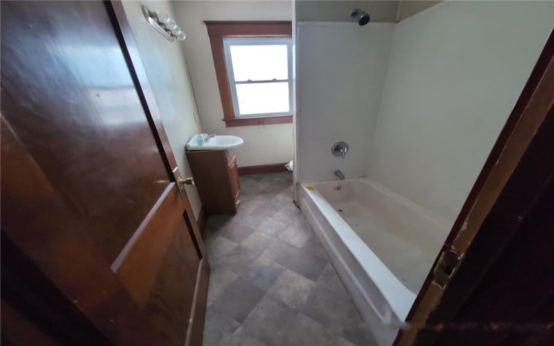 43 Mifflin Avenue, Uniontown, 15401, 4 Bedrooms Bedrooms, 7 Rooms Rooms,2 BathroomsBathrooms,Residential,For Sale,Mifflin Avenue,1700990