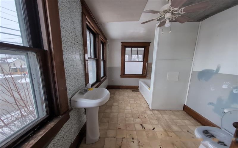 43 Mifflin Avenue, Uniontown, 15401, 4 Bedrooms Bedrooms, 7 Rooms Rooms,2 BathroomsBathrooms,Residential,For Sale,Mifflin Avenue,1700990