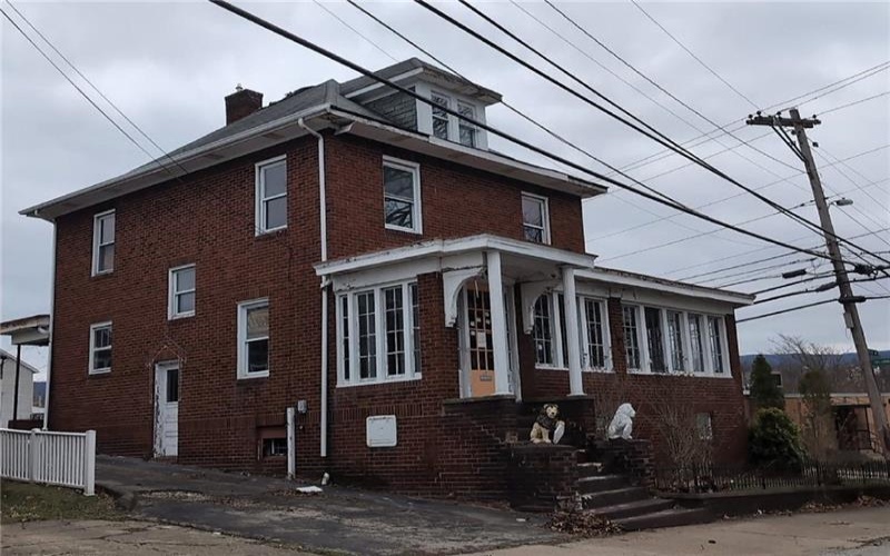 43 Mifflin Avenue, Uniontown, 15401, 4 Bedrooms Bedrooms, 7 Rooms Rooms,2 BathroomsBathrooms,Residential,For Sale,Mifflin Avenue,1700990