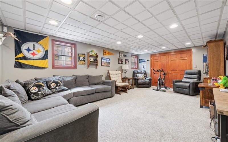 100 Carriage Ct, Canonsburg, 15317, 4 Bedrooms Bedrooms, ,2.1 BathroomsBathrooms,Residential,For Sale,Carriage Ct,1700845