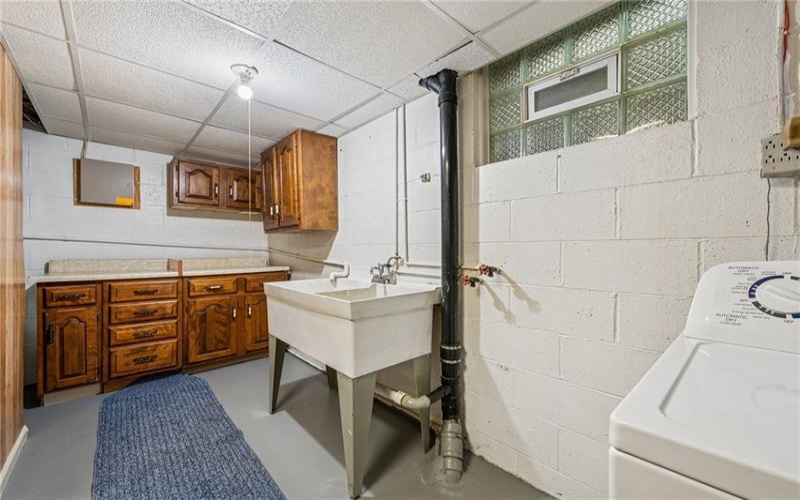 221 Barbara Ln, Connellsville, 15425, 4 Bedrooms Bedrooms, 9 Rooms Rooms,1.1 BathroomsBathrooms,Residential,For Sale,Barbara Ln,1700853