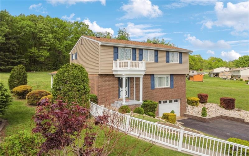 221 Barbara Ln, Connellsville, 15425, 4 Bedrooms Bedrooms, 9 Rooms Rooms,1.1 BathroomsBathrooms,Residential,For Sale,Barbara Ln,1700853