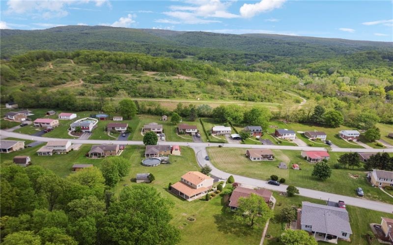 221 Barbara Ln, Connellsville, 15425, 4 Bedrooms Bedrooms, 9 Rooms Rooms,1.1 BathroomsBathrooms,Residential,For Sale,Barbara Ln,1700853