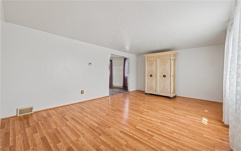 221 Barbara Ln, Connellsville, 15425, 4 Bedrooms Bedrooms, 9 Rooms Rooms,1.1 BathroomsBathrooms,Residential,For Sale,Barbara Ln,1700853