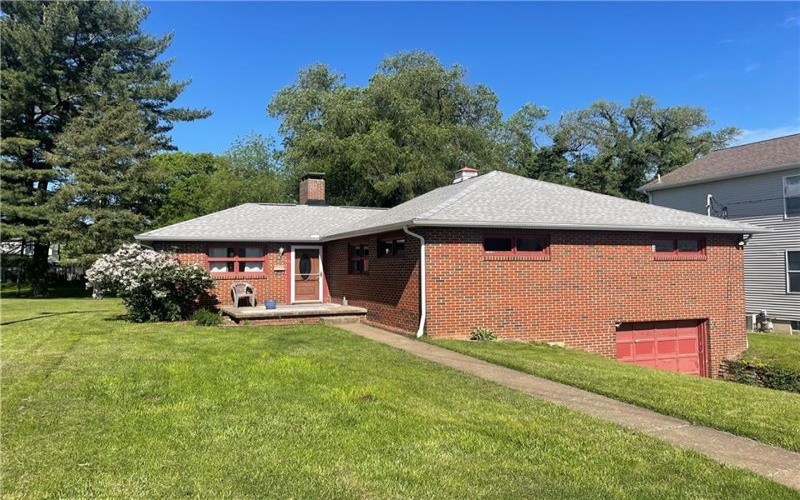 21 Country Club Boulevard, Uniontown, 15401, 3 Bedrooms Bedrooms, 9 Rooms Rooms,2.1 BathroomsBathrooms,Residential,For Sale,Country Club Boulevard,1700859