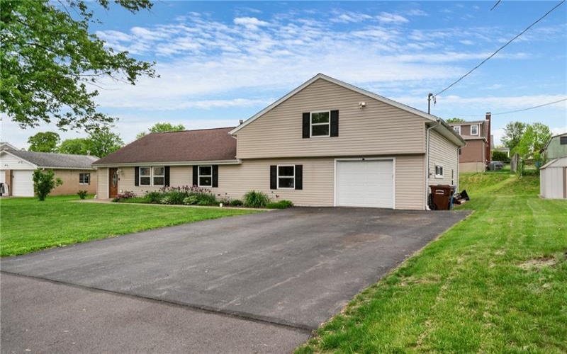 107 Florida, Lower Burrell, 15068, 4 Bedrooms Bedrooms, ,2.1 BathroomsBathrooms,Residential,For Sale,Florida,1700968