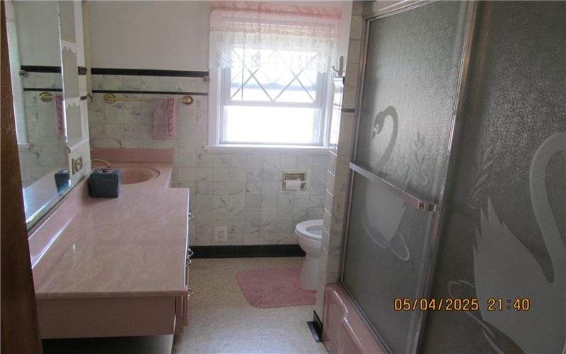 1213 Frank Avenue, Jeannette, 15644, 3 Bedrooms Bedrooms, 10 Rooms Rooms,2 BathroomsBathrooms,Residential,For Sale,Frank Avenue,1700972