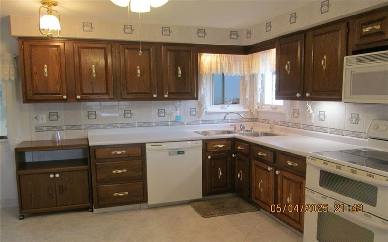 1213 Frank Avenue, Jeannette, 15644, 3 Bedrooms Bedrooms, 10 Rooms Rooms,2 BathroomsBathrooms,Residential,For Sale,Frank Avenue,1700972