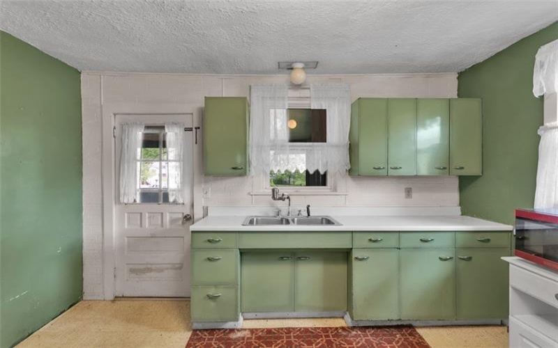 1108 Wills Avenue, Lower Burrell, 15068, 2 Bedrooms Bedrooms, ,1 BathroomBathrooms,Residential,For Sale,Wills Avenue,1700981