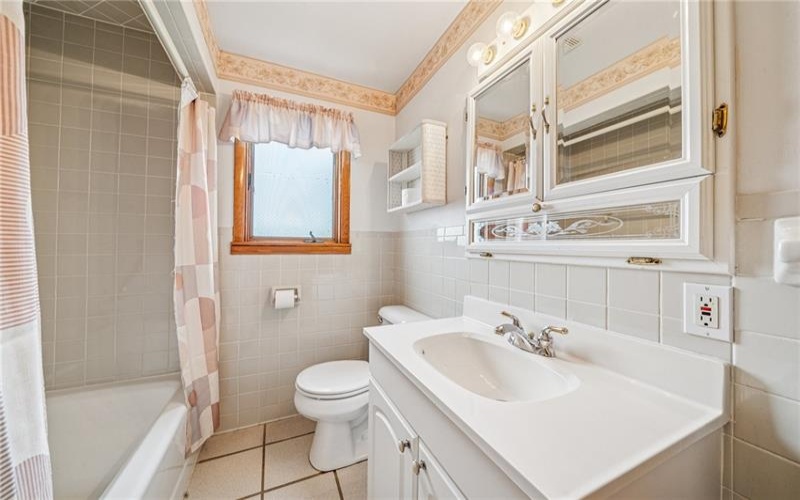 11260 BLUEBIRD DRIVE, Irwin, 15642, 2 Bedrooms Bedrooms, 7 Rooms Rooms,2 BathroomsBathrooms,Residential,For Sale,BLUEBIRD DRIVE,1700833