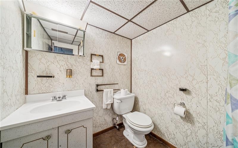 11260 BLUEBIRD DRIVE, Irwin, 15642, 2 Bedrooms Bedrooms, 7 Rooms Rooms,2 BathroomsBathrooms,Residential,For Sale,BLUEBIRD DRIVE,1700833