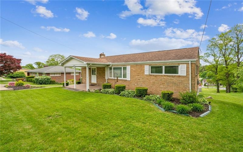 11260 BLUEBIRD DRIVE, Irwin, 15642, 2 Bedrooms Bedrooms, 7 Rooms Rooms,2 BathroomsBathrooms,Residential,For Sale,BLUEBIRD DRIVE,1700833
