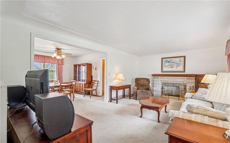 11260 BLUEBIRD DRIVE, Irwin, 15642, 2 Bedrooms Bedrooms, 7 Rooms Rooms,2 BathroomsBathrooms,Residential,For Sale,BLUEBIRD DRIVE,1700833