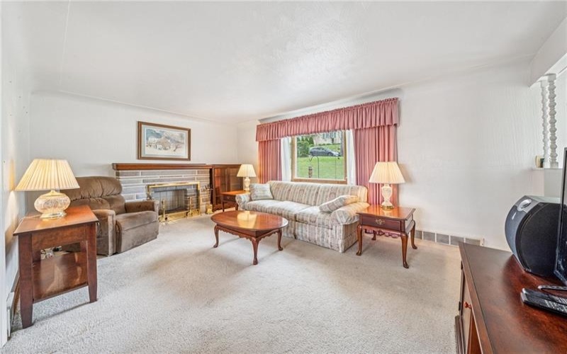 11260 BLUEBIRD DRIVE, Irwin, 15642, 2 Bedrooms Bedrooms, 7 Rooms Rooms,2 BathroomsBathrooms,Residential,For Sale,BLUEBIRD DRIVE,1700833