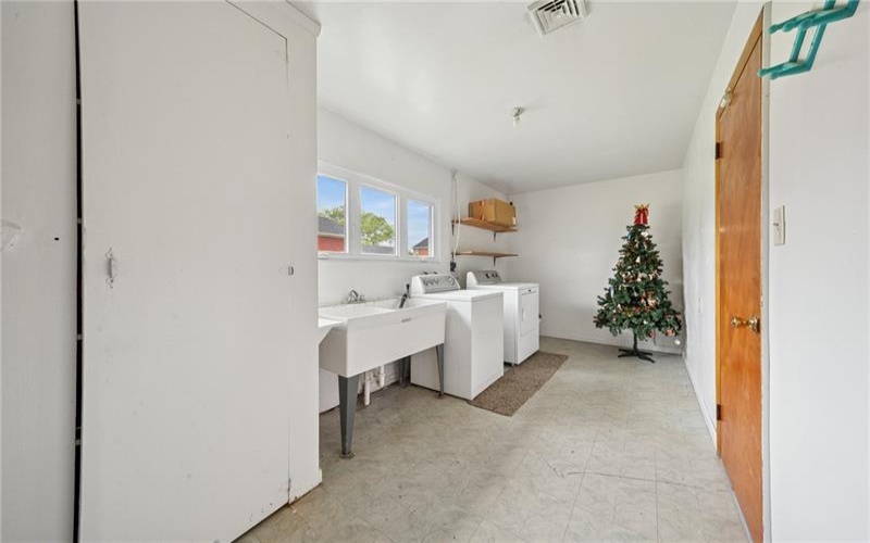 2282 State Route 981, New Alexandria, 15670, 3 Bedrooms Bedrooms, 8 Rooms Rooms,2 BathroomsBathrooms,Residential,For Sale,State Route 981,1701016