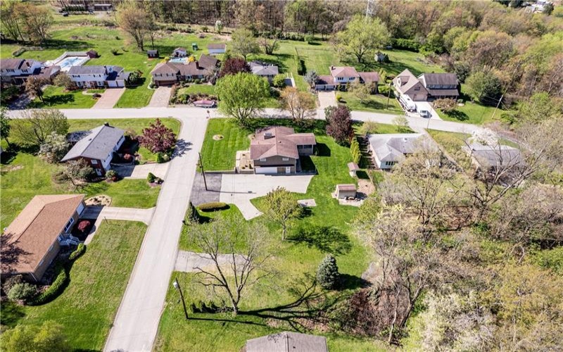 626 Woodburn Lane, Greensburg, 15601, 3 Bedrooms Bedrooms, 8 Rooms Rooms,2.1 BathroomsBathrooms,Residential,For Sale,Woodburn Lane,1700866