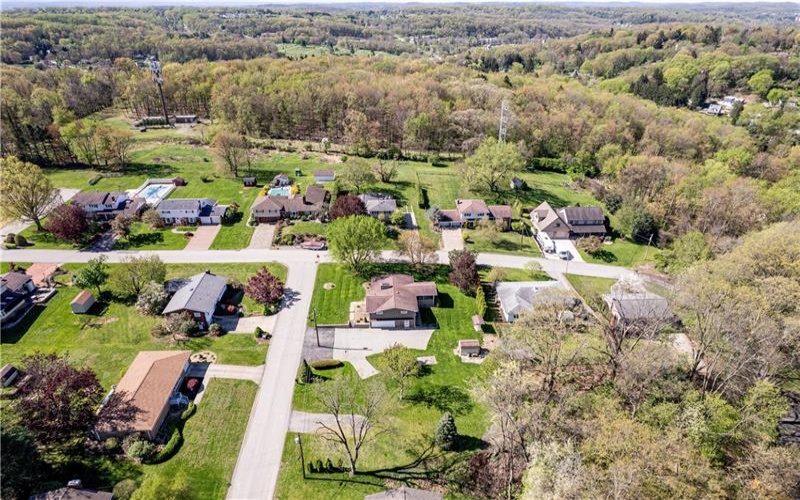 626 Woodburn Lane, Greensburg, 15601, 3 Bedrooms Bedrooms, 8 Rooms Rooms,2.1 BathroomsBathrooms,Residential,For Sale,Woodburn Lane,1700866