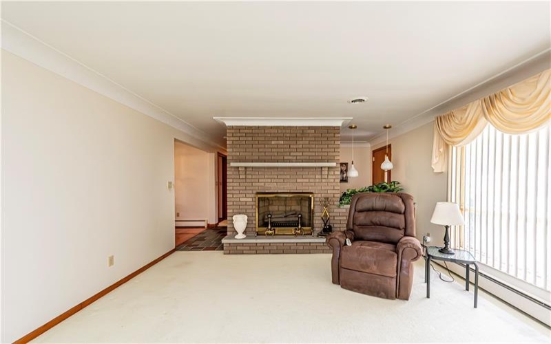 626 Woodburn Lane, Greensburg, 15601, 3 Bedrooms Bedrooms, 8 Rooms Rooms,2.1 BathroomsBathrooms,Residential,For Sale,Woodburn Lane,1700866
