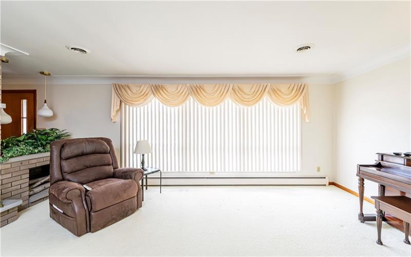 626 Woodburn Lane, Greensburg, 15601, 3 Bedrooms Bedrooms, 8 Rooms Rooms,2.1 BathroomsBathrooms,Residential,For Sale,Woodburn Lane,1700866