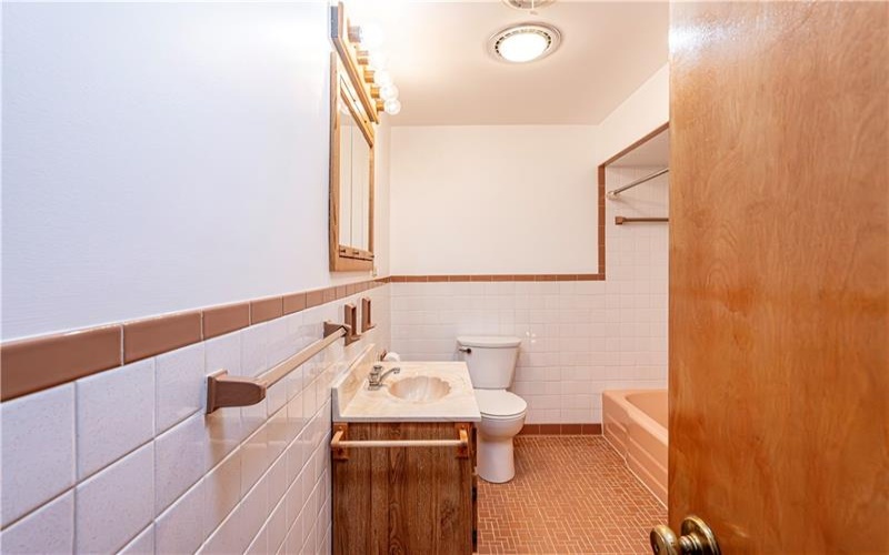 626 Woodburn Lane, Greensburg, 15601, 3 Bedrooms Bedrooms, 8 Rooms Rooms,2.1 BathroomsBathrooms,Residential,For Sale,Woodburn Lane,1700866