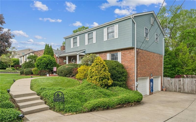 620 Sandy Hill Road, Irwin, 15642, 3 Bedrooms Bedrooms, 9 Rooms Rooms,2.1 BathroomsBathrooms,Residential,For Sale,Sandy Hill Road,1700950