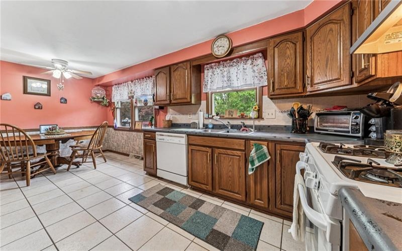 620 Sandy Hill Road, Irwin, 15642, 3 Bedrooms Bedrooms, 9 Rooms Rooms,2.1 BathroomsBathrooms,Residential,For Sale,Sandy Hill Road,1700950