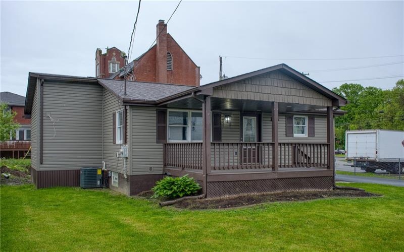 202 Youghiogheny St, Penn, 15675, 2 Bedrooms Bedrooms, 6 Rooms Rooms,2 BathroomsBathrooms,Residential,For Sale,Youghiogheny St,1701056
