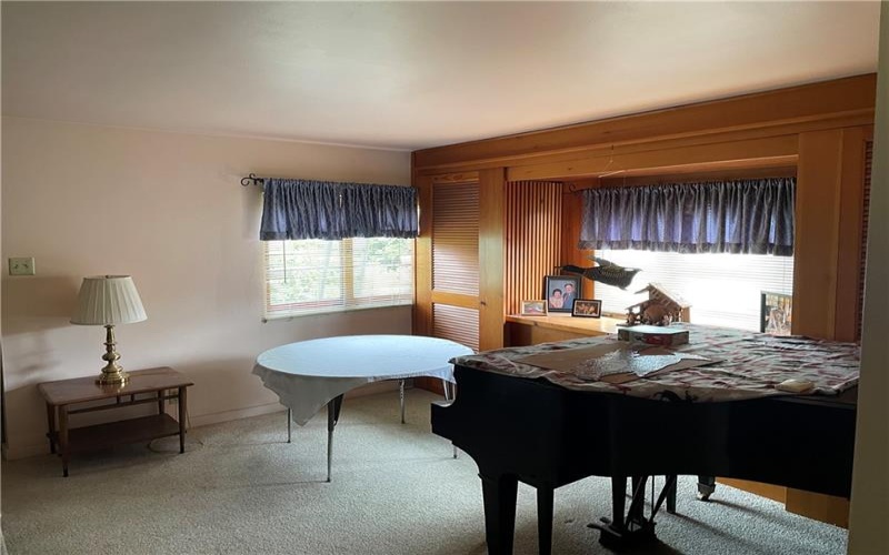 173 PENNSYLVANIA AVE, New Stanton, 15672, 3 Bedrooms Bedrooms, 6 Rooms Rooms,1 BathroomBathrooms,Residential,For Sale,PENNSYLVANIA AVE,1701105