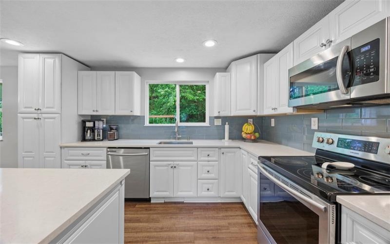 215 Edgewood Dr, Canonsburg, 15317, 4 Bedrooms Bedrooms, 9 Rooms Rooms,2.1 BathroomsBathrooms,Residential,For Sale,Edgewood Dr,1701117