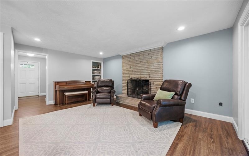 215 Edgewood Dr, Canonsburg, 15317, 4 Bedrooms Bedrooms, 9 Rooms Rooms,2.1 BathroomsBathrooms,Residential,For Sale,Edgewood Dr,1701117