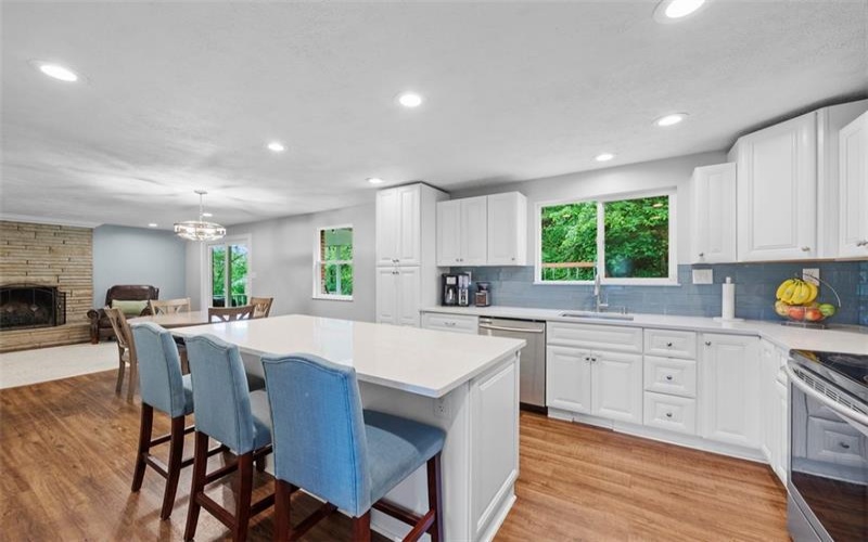 215 Edgewood Dr, Canonsburg, 15317, 4 Bedrooms Bedrooms, 9 Rooms Rooms,2.1 BathroomsBathrooms,Residential,For Sale,Edgewood Dr,1701117