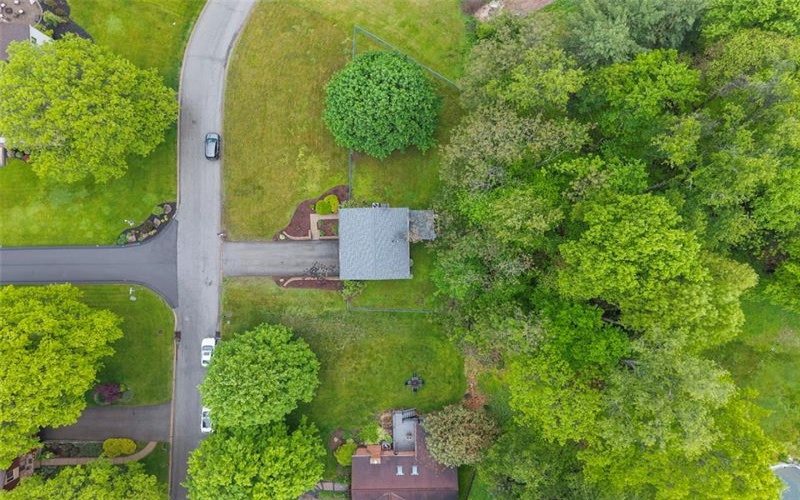 215 Edgewood Dr, Canonsburg, 15317, 4 Bedrooms Bedrooms, 9 Rooms Rooms,2.1 BathroomsBathrooms,Residential,For Sale,Edgewood Dr,1701117