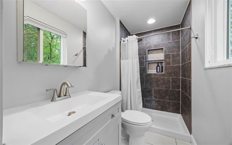 215 Edgewood Dr, Canonsburg, 15317, 4 Bedrooms Bedrooms, 9 Rooms Rooms,2.1 BathroomsBathrooms,Residential,For Sale,Edgewood Dr,1701117
