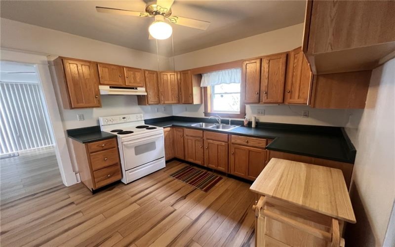 317 Elizabeth St, Uniontown, 15401, 3 Bedrooms Bedrooms, 9 Rooms Rooms,2 BathroomsBathrooms,Residential,For Sale,Elizabeth St,1701149