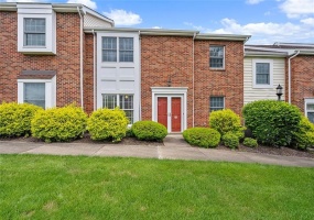 103 Boxwood Court, McMurray, 15317, 2 Bedrooms Bedrooms, 10 Rooms Rooms,2.2 BathroomsBathrooms,Residential,For Sale,Boxwood Court,1701151