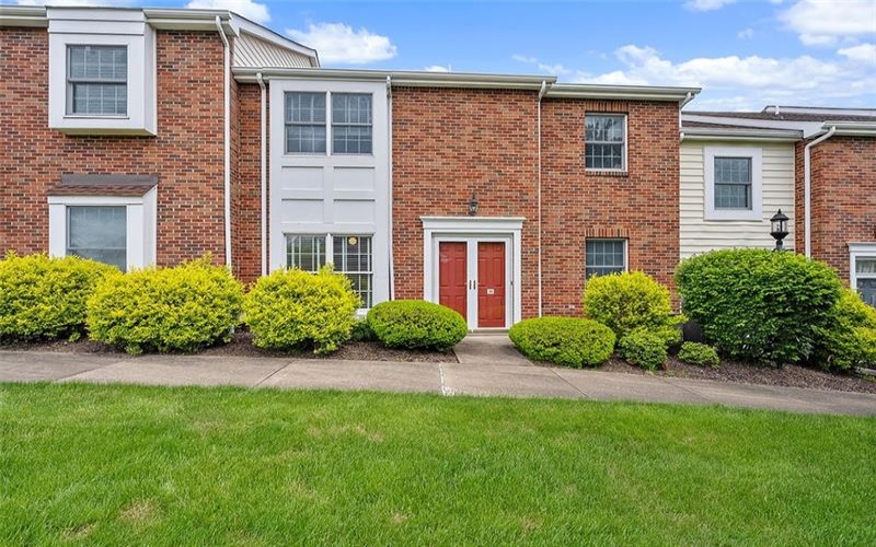 103 Boxwood Court, McMurray, 15317, 2 Bedrooms Bedrooms, 10 Rooms Rooms,2.2 BathroomsBathrooms,Residential,For Sale,Boxwood Court,1701151