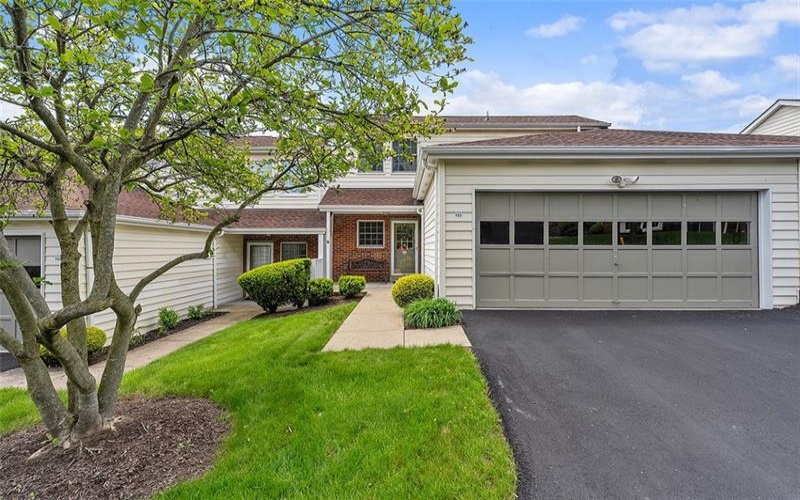 103 Boxwood Court, McMurray, 15317, 2 Bedrooms Bedrooms, 10 Rooms Rooms,2.2 BathroomsBathrooms,Residential,For Sale,Boxwood Court,1701151