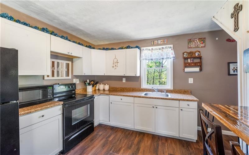 768 State Route 31, Ruffs Dale, 15679, 2 Bedrooms Bedrooms, 6 Rooms Rooms,2 BathroomsBathrooms,Residential,For Sale,State Route 31,1701186