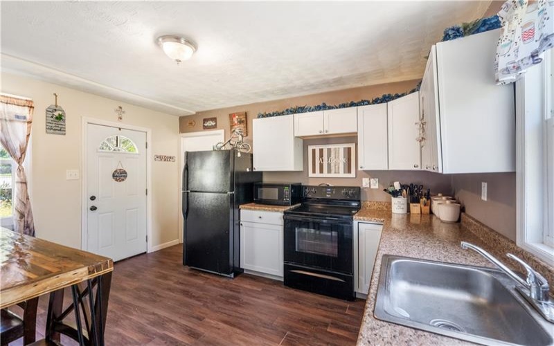 768 State Route 31, Ruffs Dale, 15679, 2 Bedrooms Bedrooms, 6 Rooms Rooms,2 BathroomsBathrooms,Residential,For Sale,State Route 31,1701186