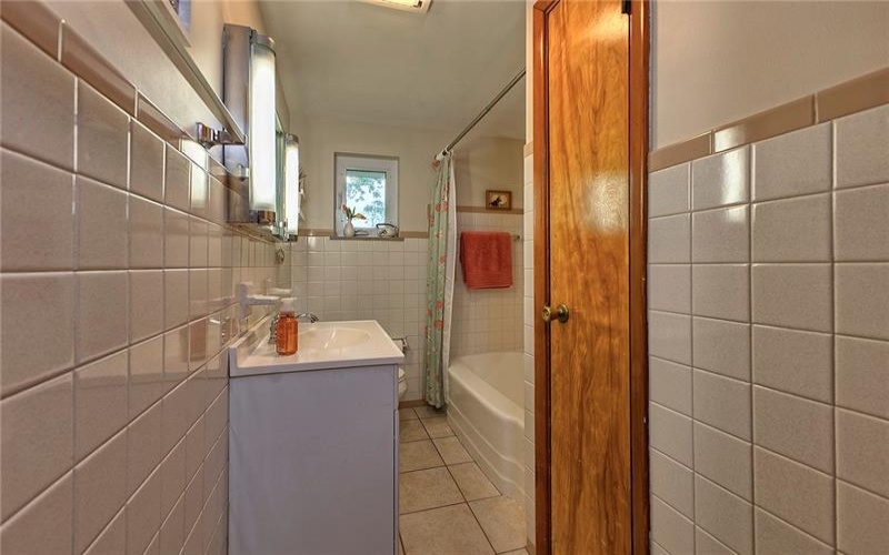 1035 Frye Road, Jeannette, 15644, 3 Bedrooms Bedrooms, 5 Rooms Rooms,1 BathroomBathrooms,Residential,For Sale,Frye Road,1701170