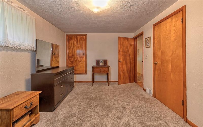 1035 Frye Road, Jeannette, 15644, 3 Bedrooms Bedrooms, 5 Rooms Rooms,1 BathroomBathrooms,Residential,For Sale,Frye Road,1701170