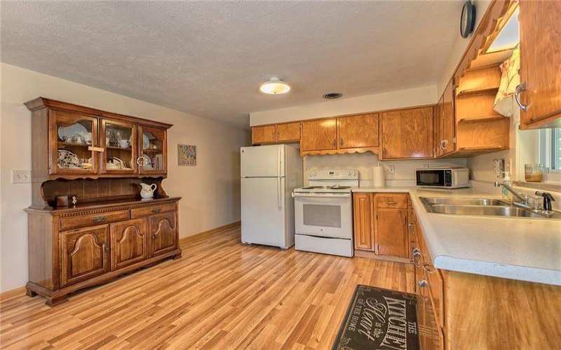1035 Frye Road, Jeannette, 15644, 3 Bedrooms Bedrooms, 5 Rooms Rooms,1 BathroomBathrooms,Residential,For Sale,Frye Road,1701170